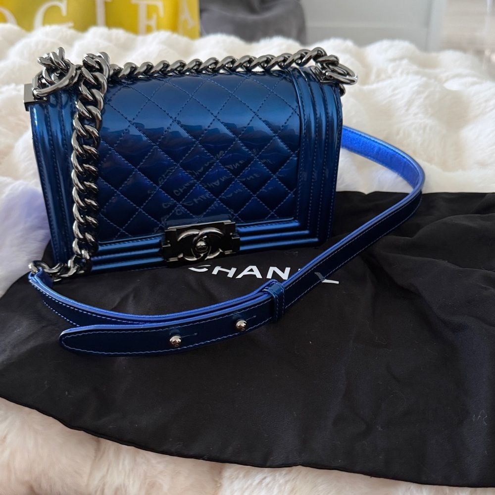 CHANEL Small Boy Bag - Picture 5 of 17